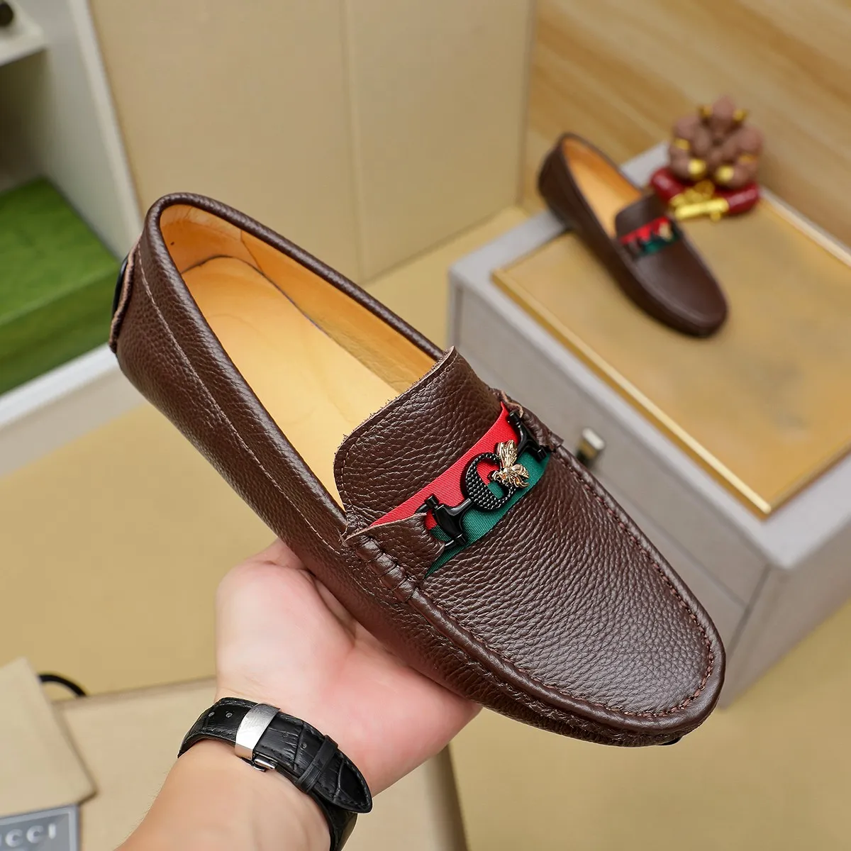 Men's shoes 💰360💰💰GUCCI Gucci official website synchronizes the latest model 🛃The upper is made of imported cowhide, 🐷leather lining, rubber outsole, 🎩🎩top-notch handcrafted workmanship with fine stitches and threads🔍definitely satisfy those perfectionist men who pursue high luxury quality 👏 Colors available! Code number 38-45 Large quantity in stock
